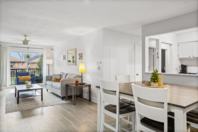 836 E Old Willow Road 209, Prospect Heights, IL 60070