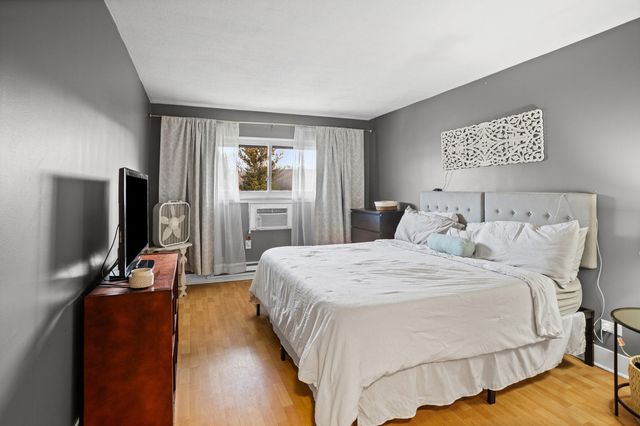 836 E Old Willow Road 209, Prospect Heights, IL 60070