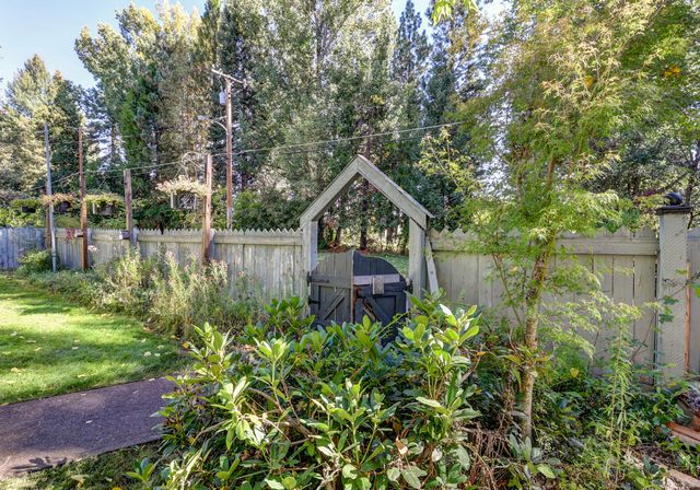 521 Wetzel Drive, Mccloud, CA 96057