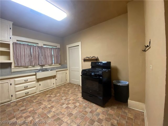 1020 S 16th Street, Fort Smith, AR 72901
