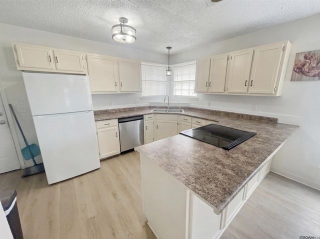 652 John Henry Dr, Baton Rouge, LA 70820