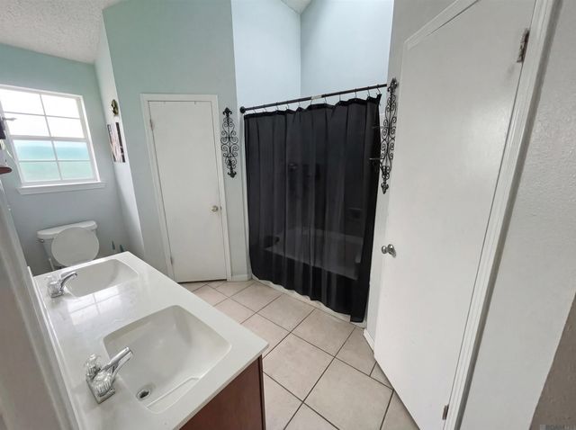 652 John Henry Dr, Baton Rouge, LA 70820