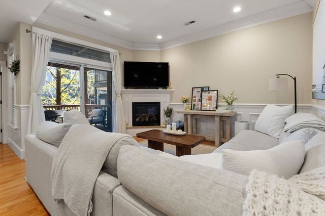 150 M St 2, Boston, MA 02127