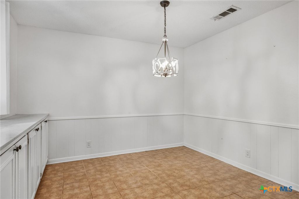 Image 11 of property listing at 2510 Quail Trail, Temple, TX 76502