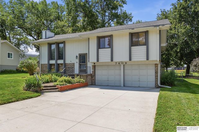 7609 Emiline Street, La Vista, NE 68128