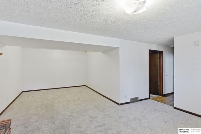 7609 Emiline Street, La Vista, NE 68128
