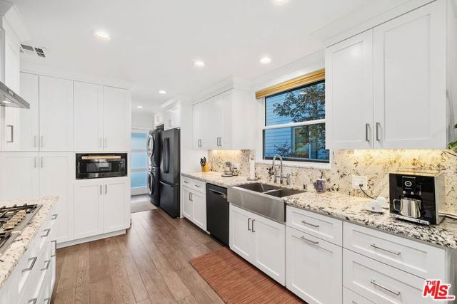 2342 Beverwil Drive, Los Angeles, CA 90034