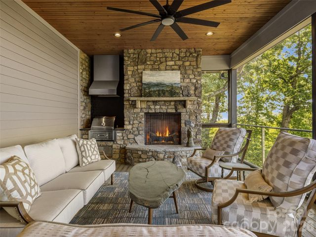 236 Summerset Drive, Hendersonville, NC 28792