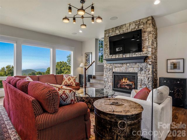 236 Summerset Drive, Hendersonville, NC 28792