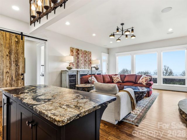 236 Summerset Drive, Hendersonville, NC 28792