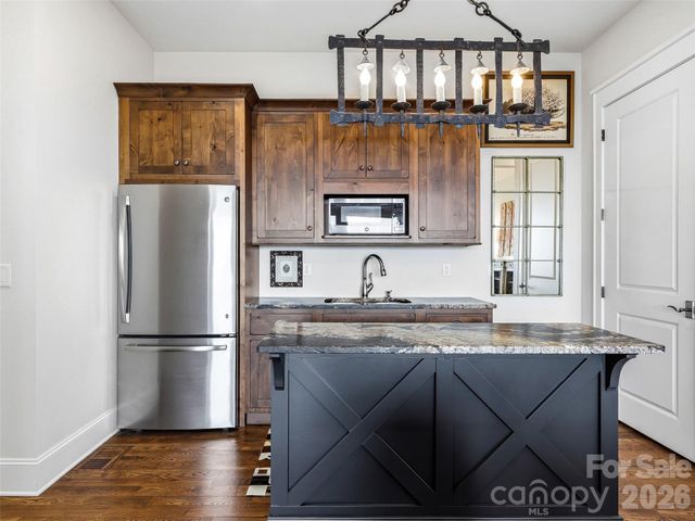 236 Summerset Drive, Hendersonville, NC 28792