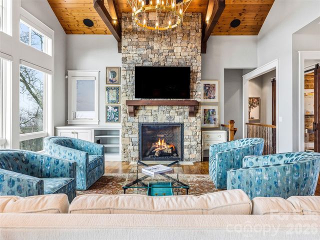 236 Summerset Drive, Hendersonville, NC 28792