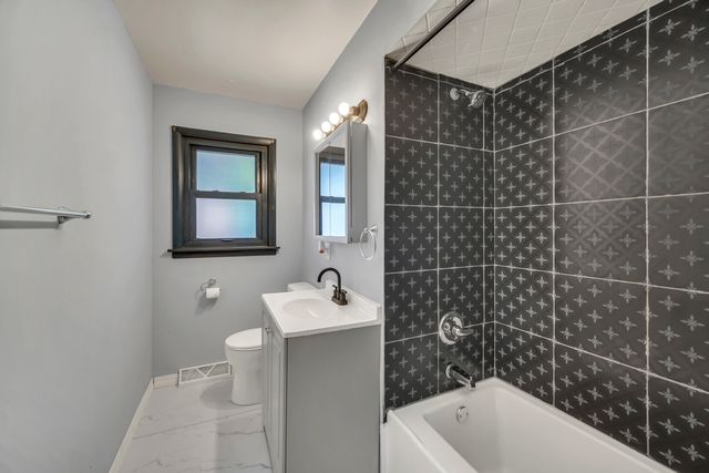 1219 Woodridge Street, Round Lake Beach, IL 60073