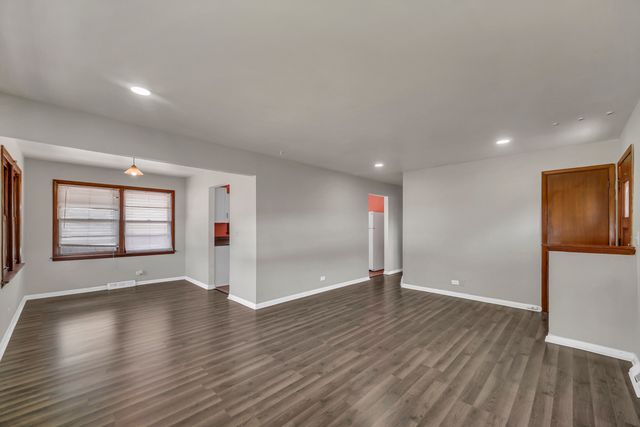 1219 Woodridge Street, Round Lake Beach, IL 60073