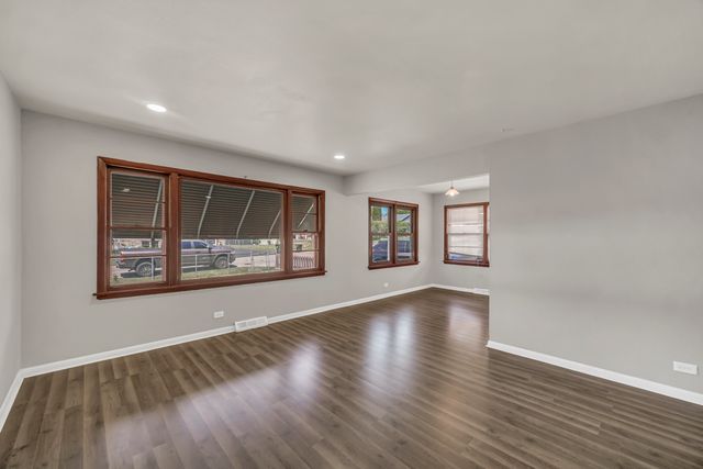 1219 Woodridge Street, Round Lake Beach, IL 60073