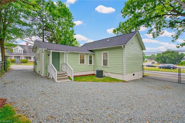 702 Maple Avenue, Burlington, NC 27215