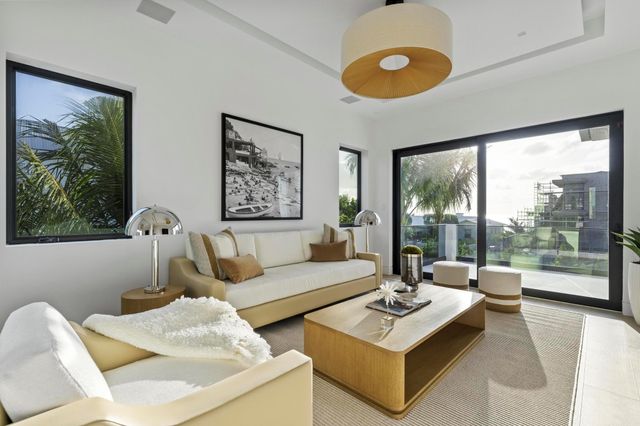 6107 N Ocean Blvd, Ocean Ridge, FL 33435