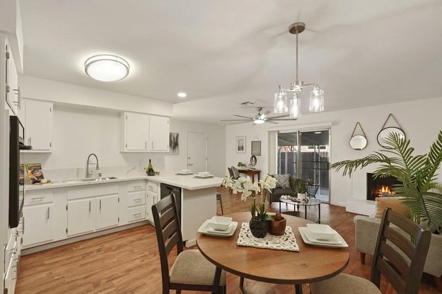 2127 Oxford Way, Lodi, CA 95242