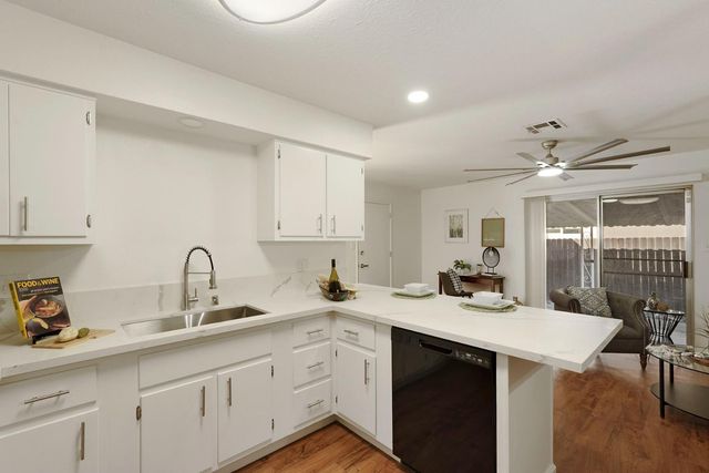 2127 Oxford Way, Lodi, CA 95242