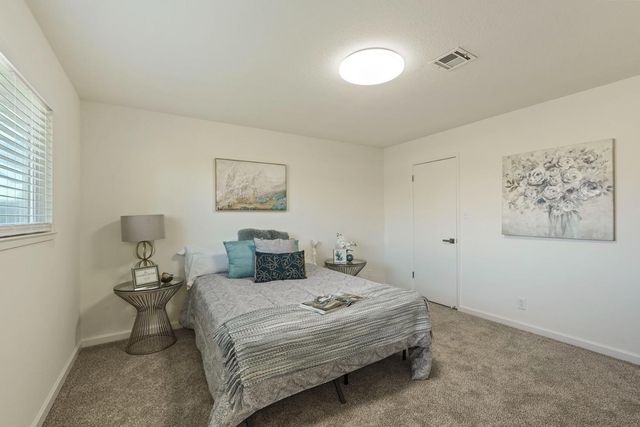 2127 Oxford Way, Lodi, CA 95242