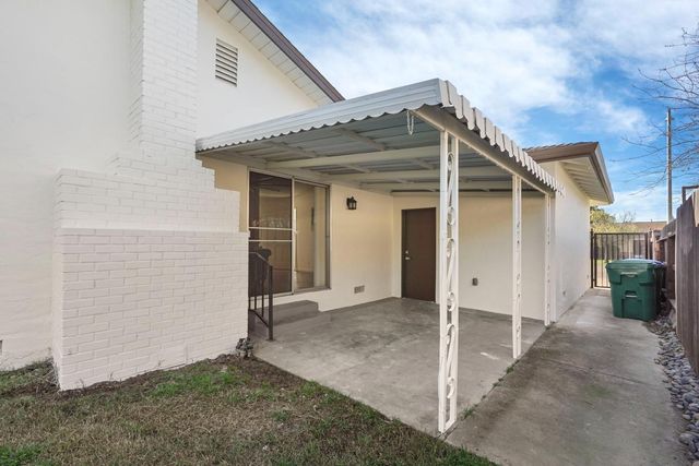 2127 Oxford Way, Lodi, CA 95242