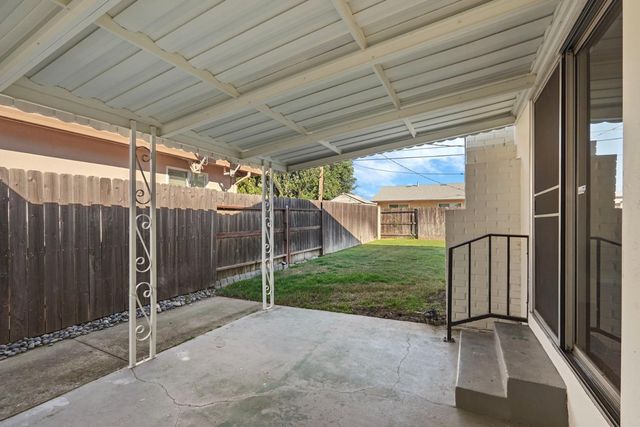 2127 Oxford Way, Lodi, CA 95242