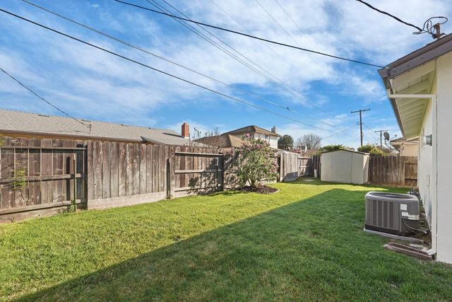 2127 Oxford Way, Lodi, CA 95242