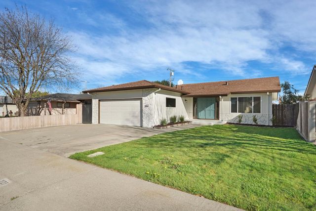 2127 Oxford Way, Lodi, CA 95242