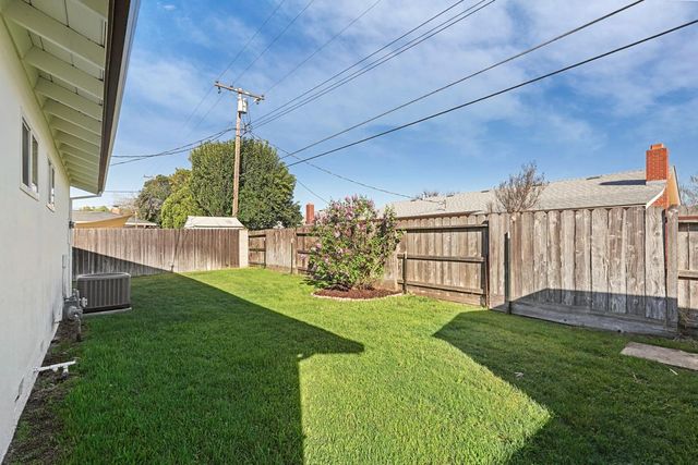 2127 Oxford Way, Lodi, CA 95242