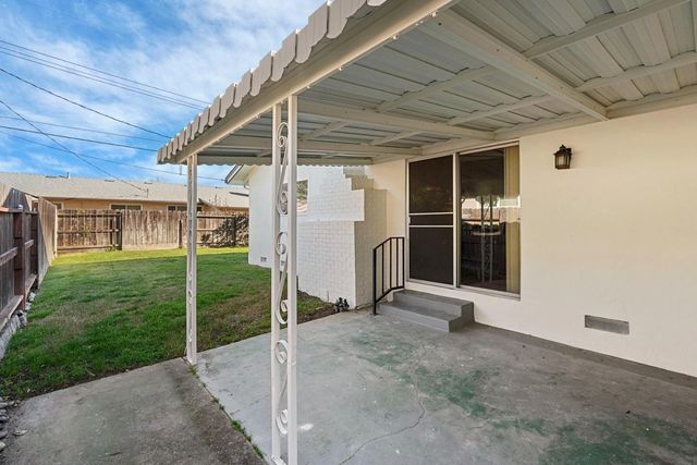 2127 Oxford Way, Lodi, CA 95242