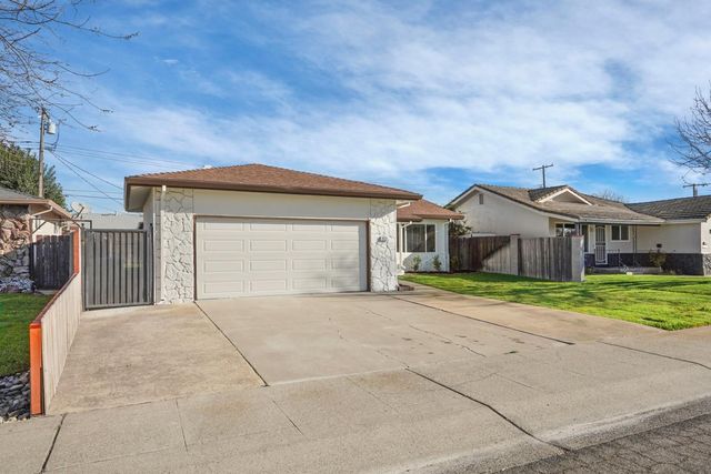 2127 Oxford Way, Lodi, CA 95242