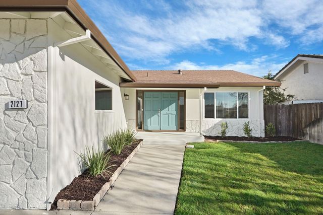 2127 Oxford Way, Lodi, CA 95242
