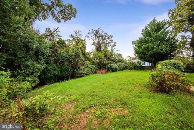 4225 GAULT PL NE, Washington, DC 20019