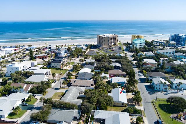 712 OAKWOOD AVENUE, New Smyrna Beach, FL 32169