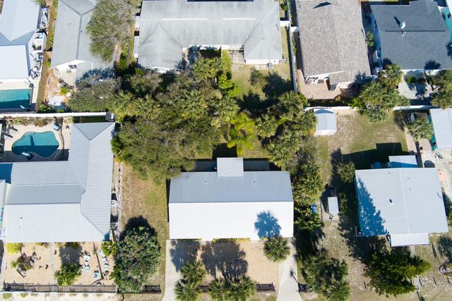 712 OAKWOOD AVENUE, New Smyrna Beach, FL 32169