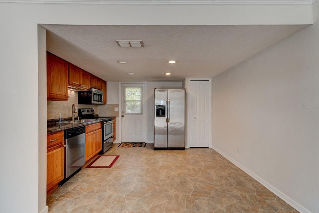 712 OAKWOOD AVENUE, New Smyrna Beach, FL 32169