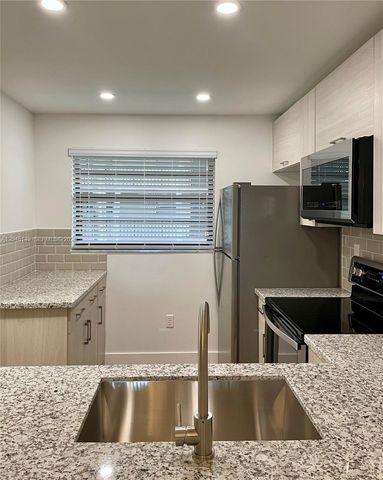 10835 SW 112th Avenue 212, Miami, FL 33176