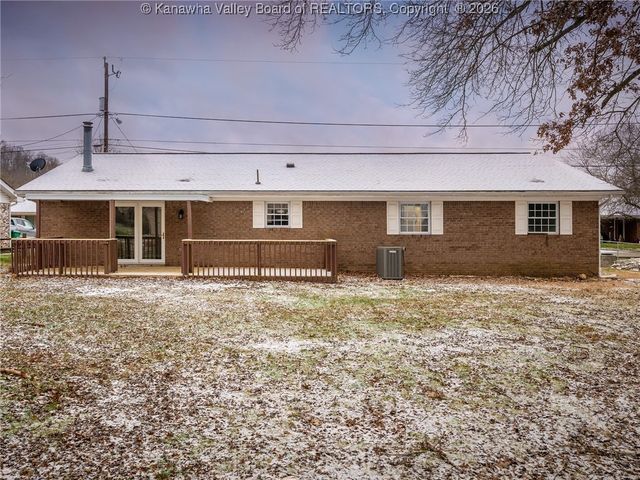 139 Woodland Forest, Winfield, WV 25213