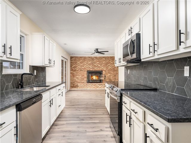 139 Woodland Forest, Winfield, WV 25213