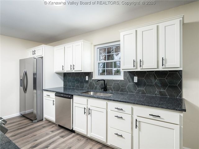 139 Woodland Forest, Winfield, WV 25213