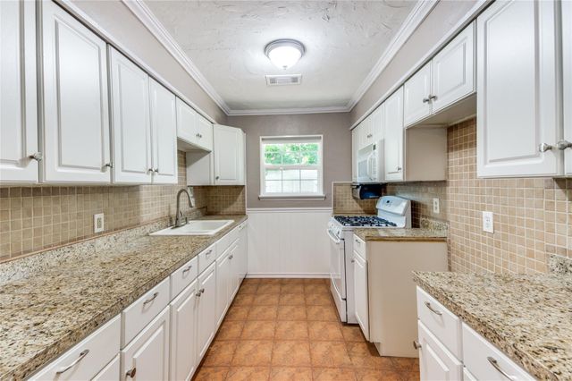 118 Southbrook Circle, Houston, TX 77060