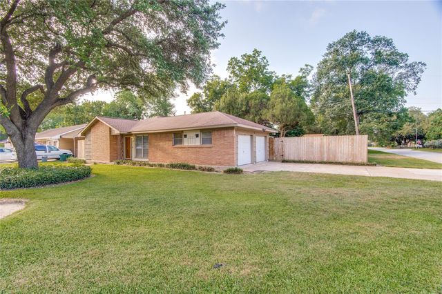118 Southbrook Circle, Houston, TX 77060