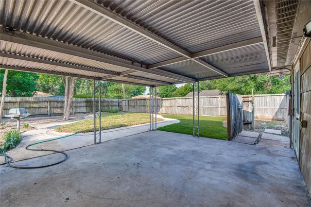 118 Southbrook Circle, Houston, TX 77060