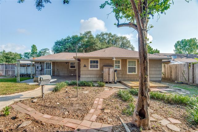 118 Southbrook Circle, Houston, TX 77060