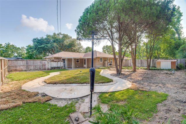 118 Southbrook Circle, Houston, TX 77060