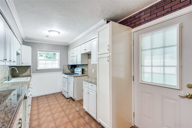 118 Southbrook Circle, Houston, TX 77060