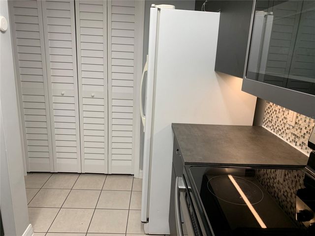 5754 SW 8TH PLACE, Gainesville, FL 32607