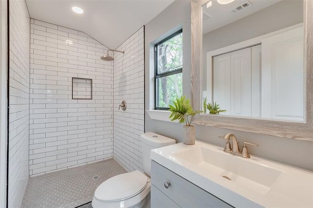 2124 Tisinger Avenue, Dallas, TX 75228