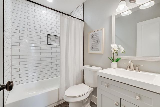 2124 Tisinger Avenue, Dallas, TX 75228