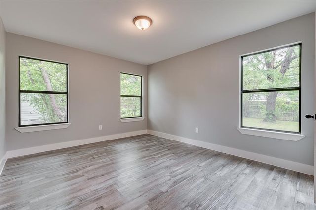 2124 Tisinger Avenue, Dallas, TX 75228